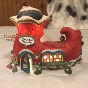 Department 56 Elf Land Pointy Toed Shoemaker